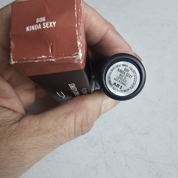 MAC Lipstick Kinda Sexy - Picture 1 of 5